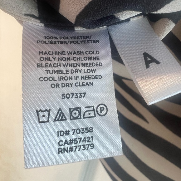 Ann Taylor zebra print long v neck blouse size L - Picture 6 of 6